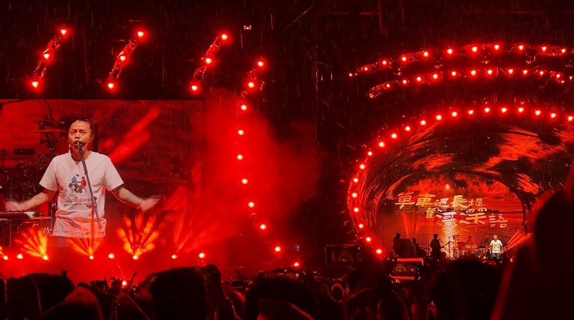 五一假期線下演出市場(chǎng)火爆 黃牛票價(jià)大漲與周邊消費(fèi)“狂飆”現(xiàn)象剖析